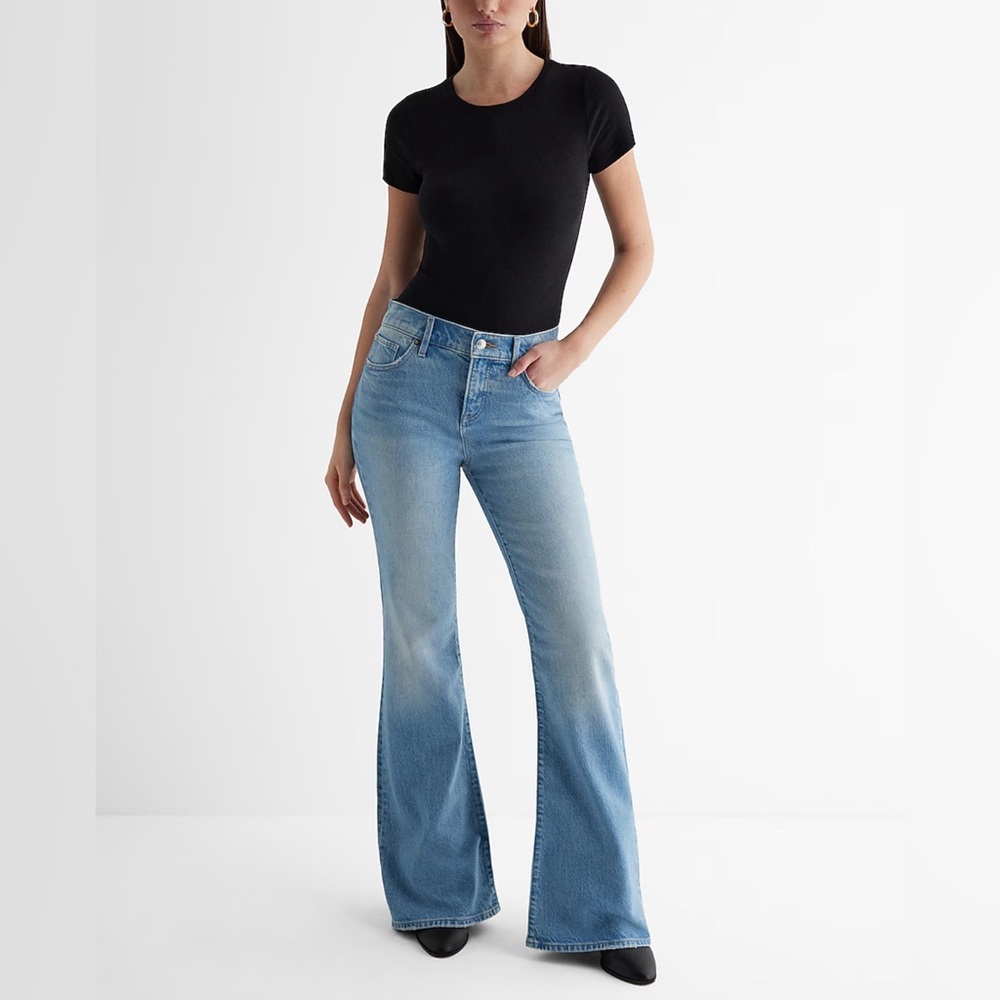 Mid Rise Light Wash 70’s Flare Jeans Size 14 R New.